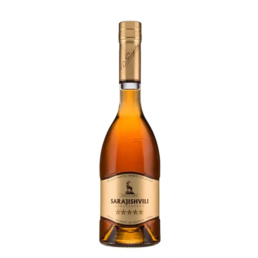 Sarajishvili 5 y.o. Georgian brandy - 40% - 500 ml. Sarajishvili 5 year old young Georgian is a balanced brandy with a beautiful light golden color. This cognac stands out with harmonious notes of meadow flowers and fruits, which are complemented by a soft and balanced spicy aroma. With its delicate and well-integrated flavour profile, it offers a great experience for all lovers of fine spirits. It is an ideal choice both for sipping alone and for mixing in cocktails. It offers exceptional quality for its price and is a great choice for any occasion. Gruzínská brandy Sarajishvili 5 v elegantní lahvi se zlatou etiketou, tradiční produkt z Gruzie.